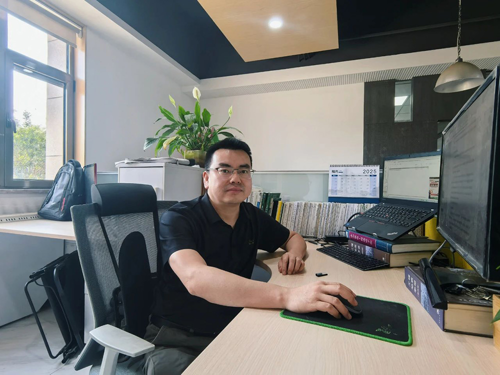 身邊榜樣 | 曹文廣：眼觀巖土千層，心守標準一線